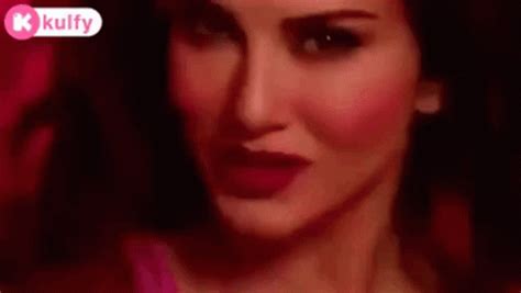 sunny leone kiss gif|Kiss kiss!! Morning everyone! .